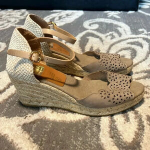 Kanna made in Spain espadrille open toed wedges. Excellent condition. Size 8